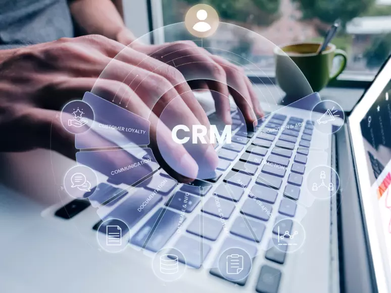 Com IA e integrações, CRM amplia prospecção B2B